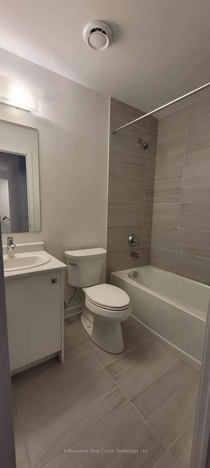 Photo 6 of Unit D12, 10 Palace Street, Kitchener — HOMEH