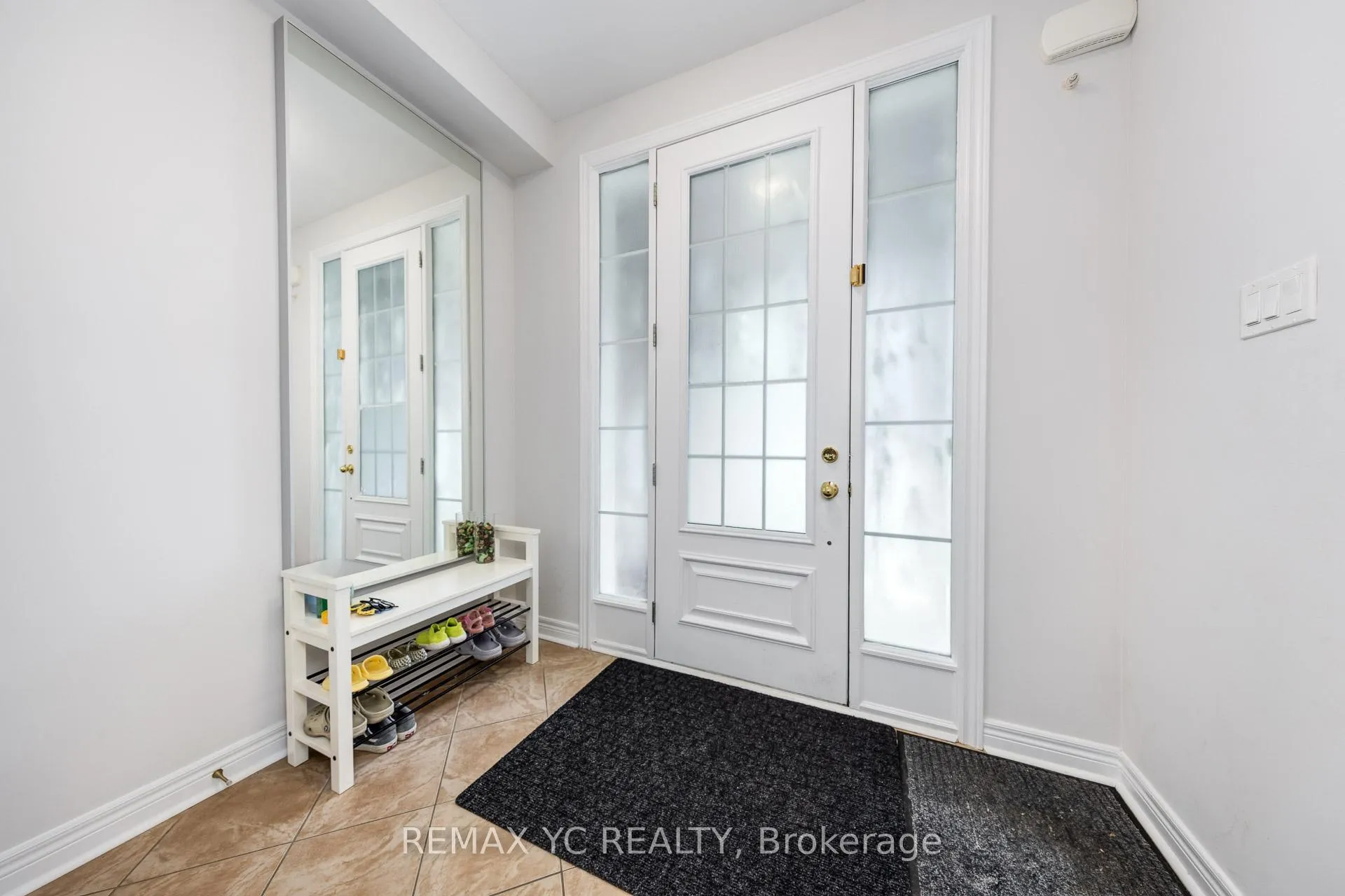 Photo 4 of 87 Chayna Crescent, Vaughan, Patterson — HOMEH