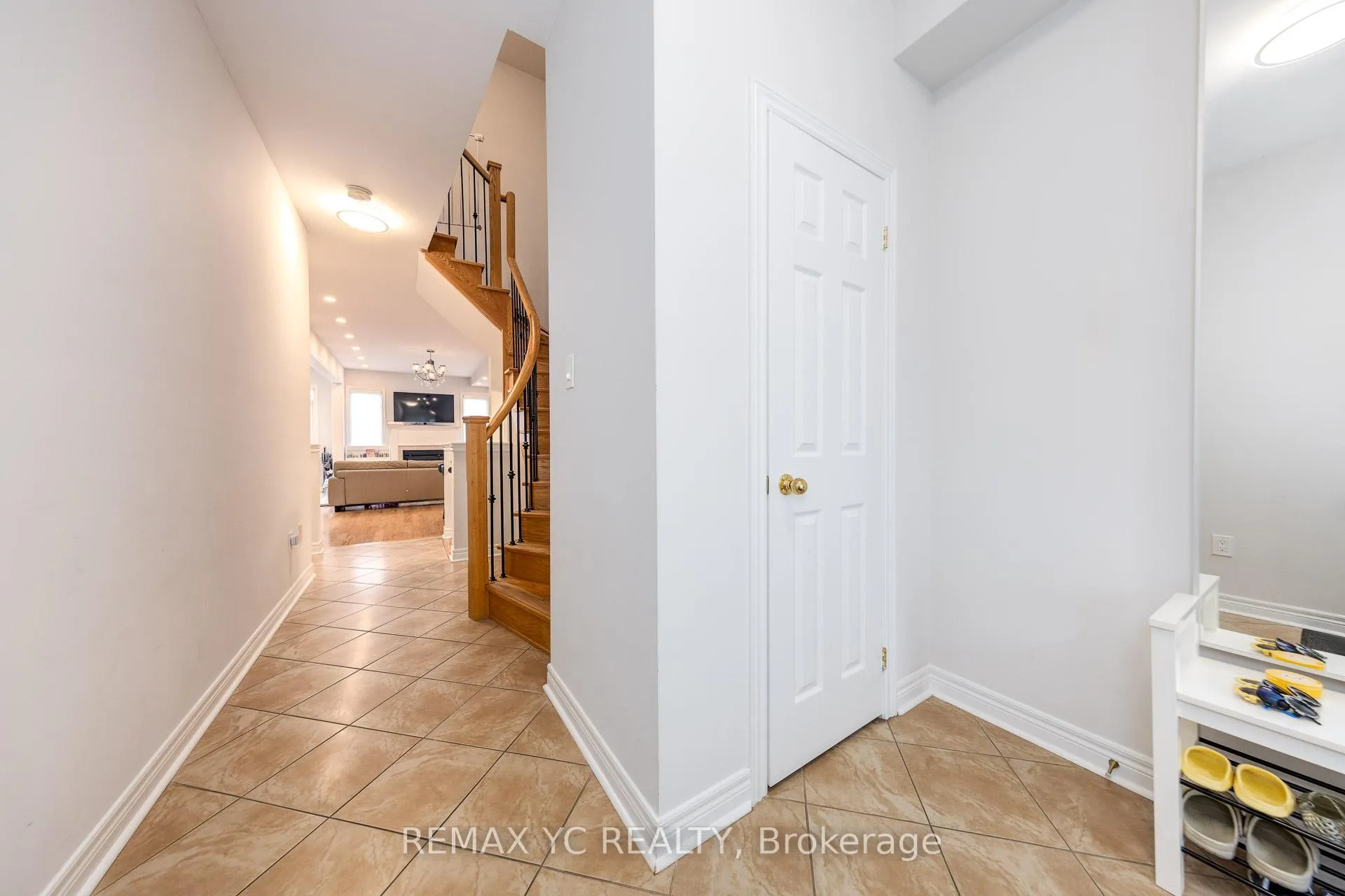 Photo 5 of 87 Chayna Crescent, Vaughan, Patterson — HOMEH