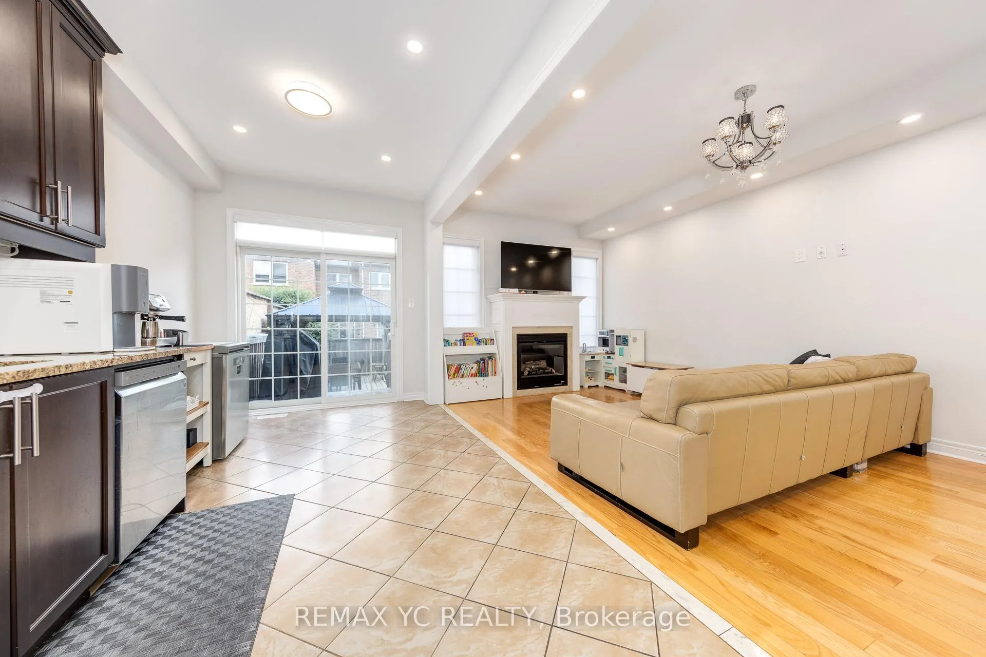 Photo 8 of 87 Chayna Crescent, Vaughan, Patterson — HOMEH