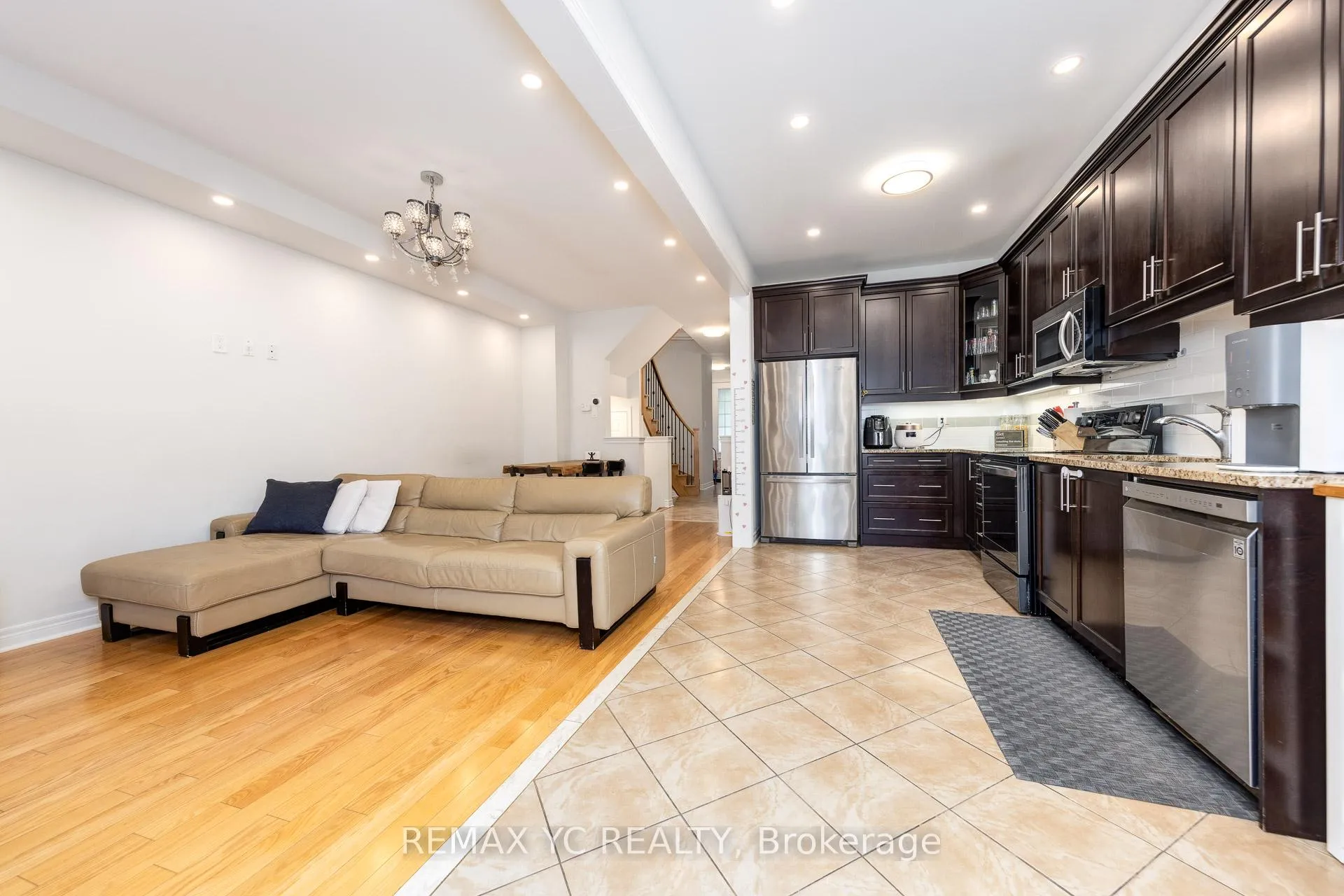 Photo 11 of 87 Chayna Crescent, Vaughan, Patterson — HOMEH