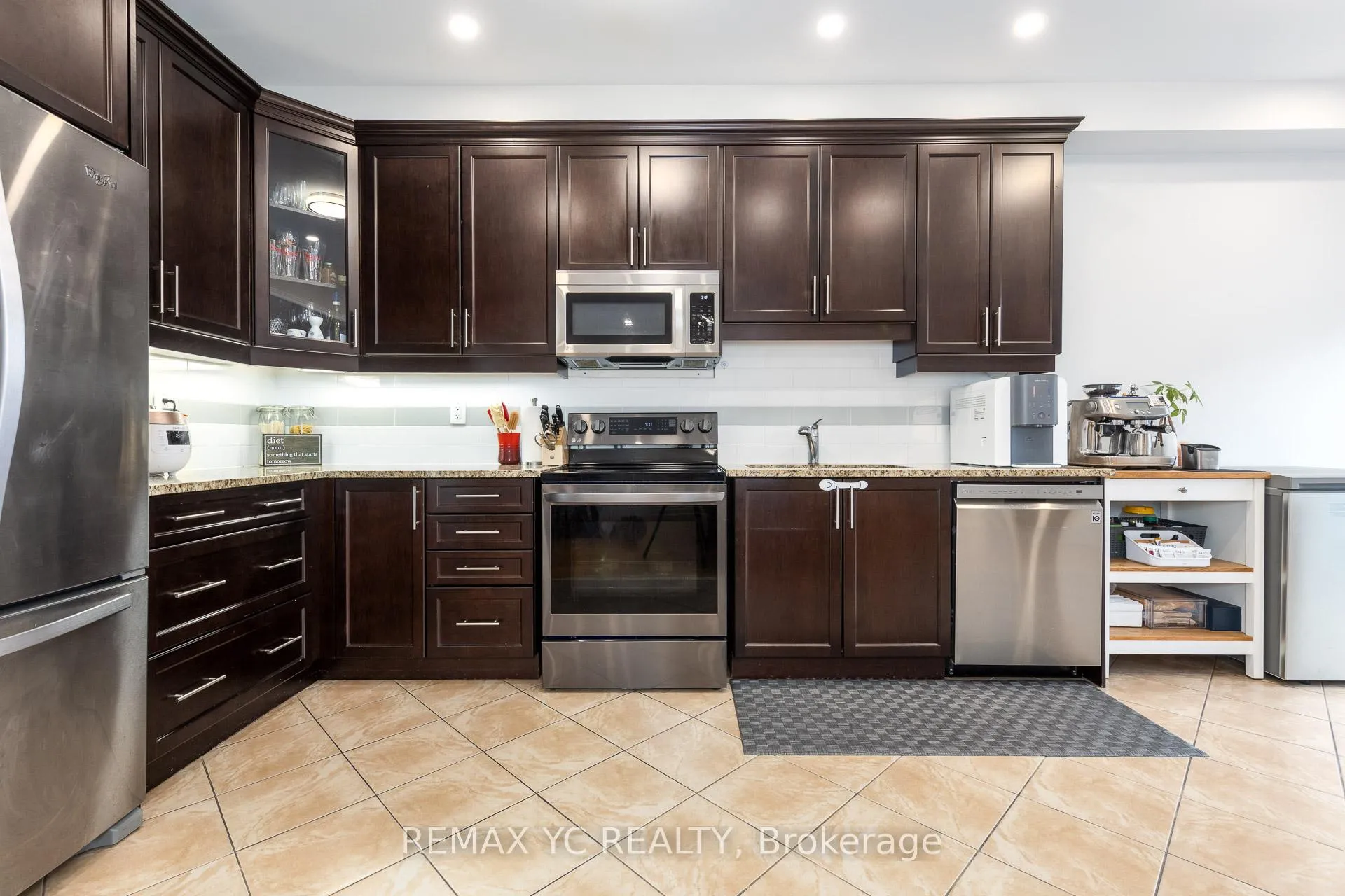 Photo 12 of 87 Chayna Crescent, Vaughan, Patterson — HOMEH