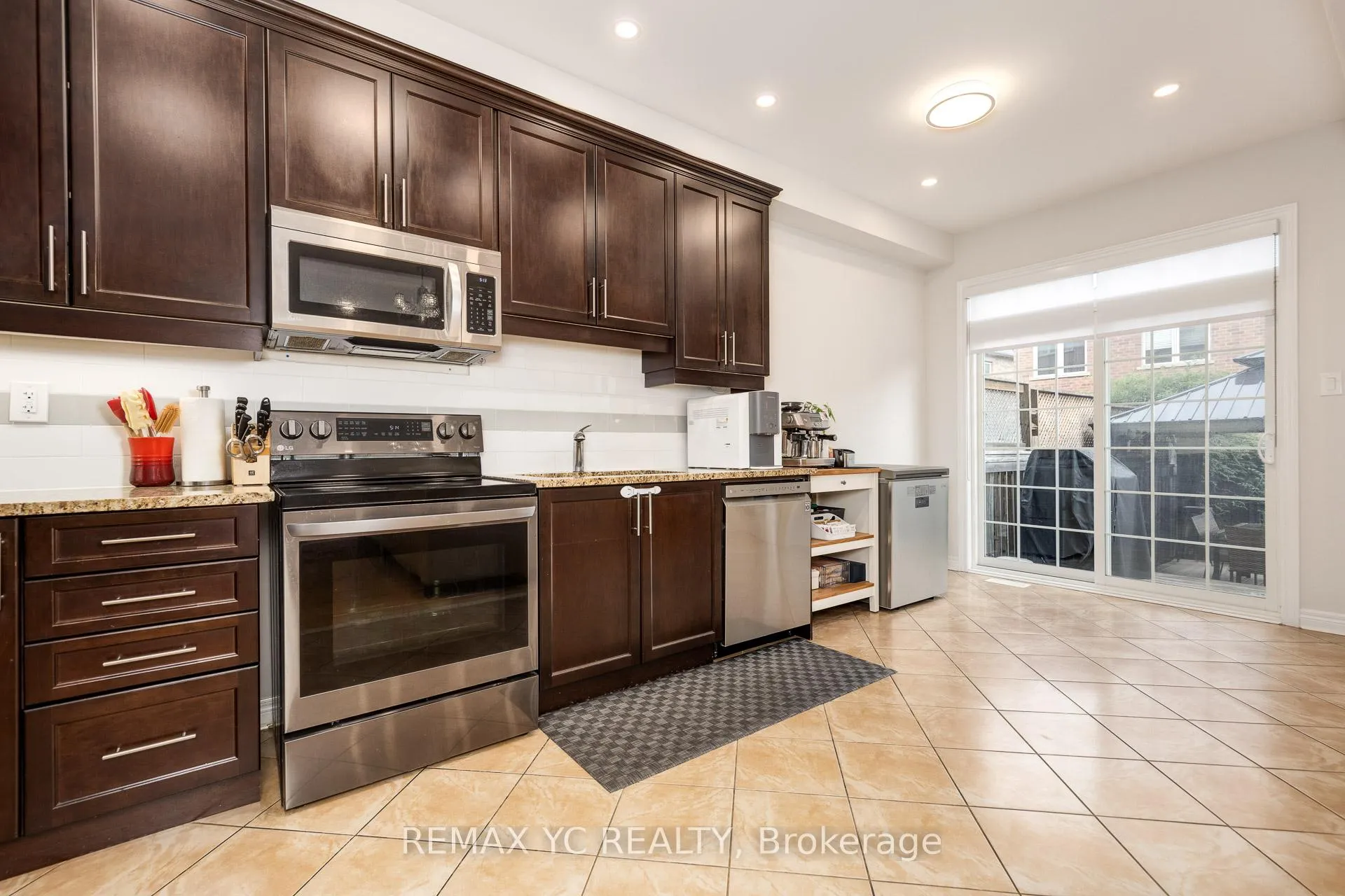 Photo 14 of 87 Chayna Crescent, Vaughan, Patterson — HOMEH