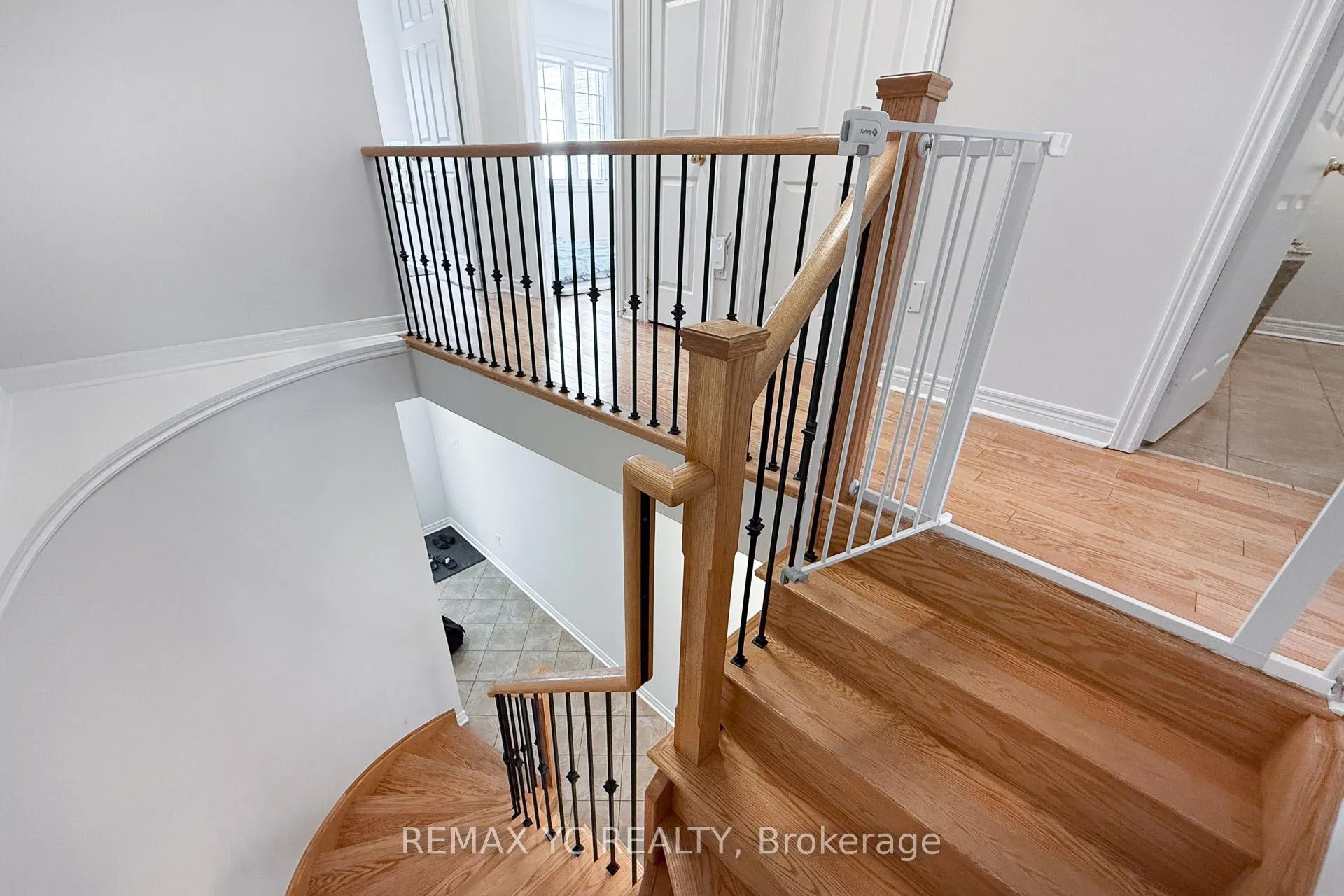 Photo 16 of 87 Chayna Crescent, Vaughan, Patterson — HOMEH