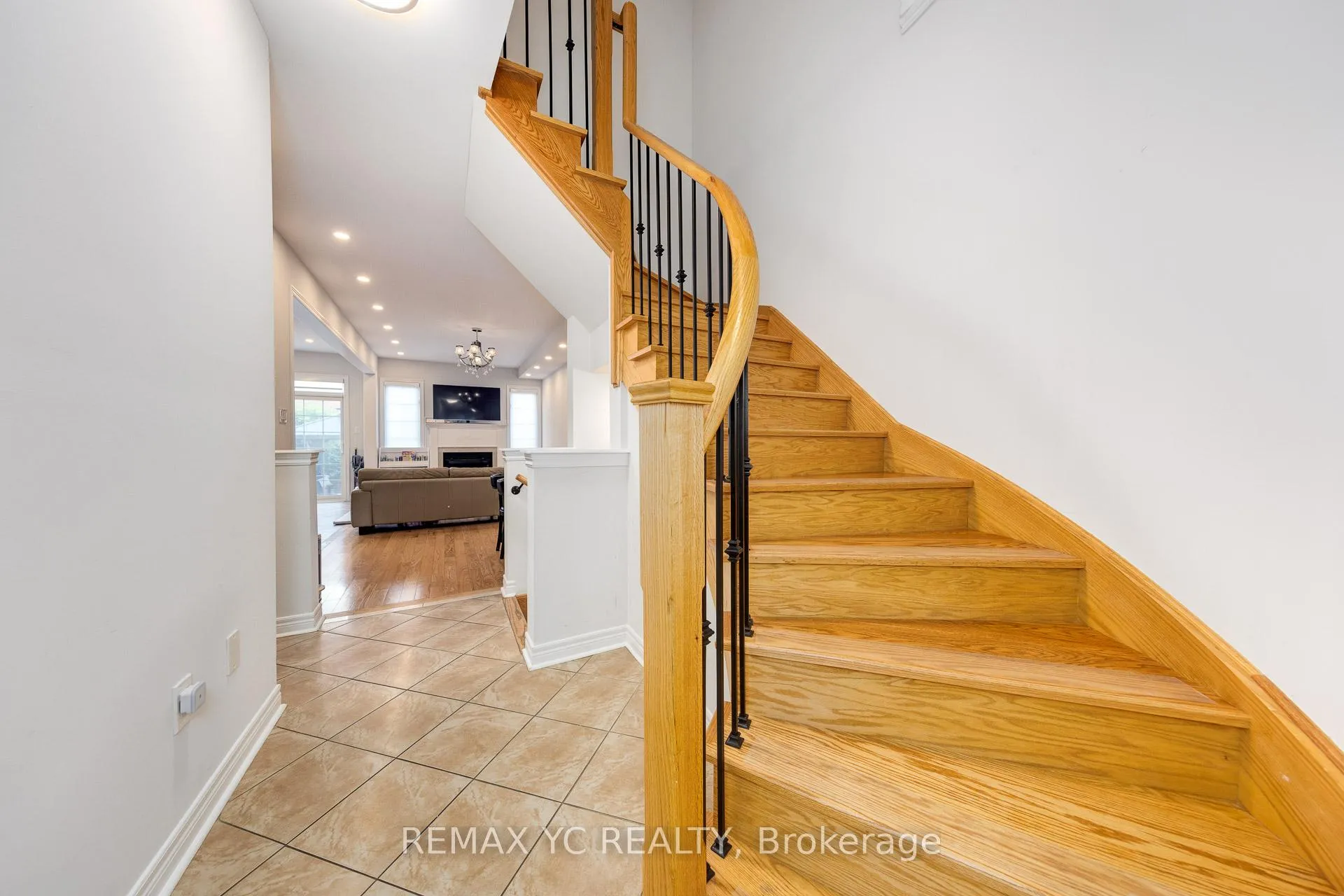 Photo 17 of 87 Chayna Crescent, Vaughan, Patterson — HOMEH