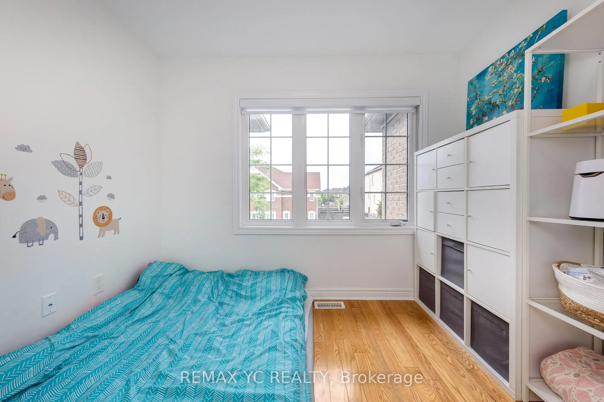 Photo 26 of 87 Chayna Crescent, Vaughan, Patterson — HOMEH