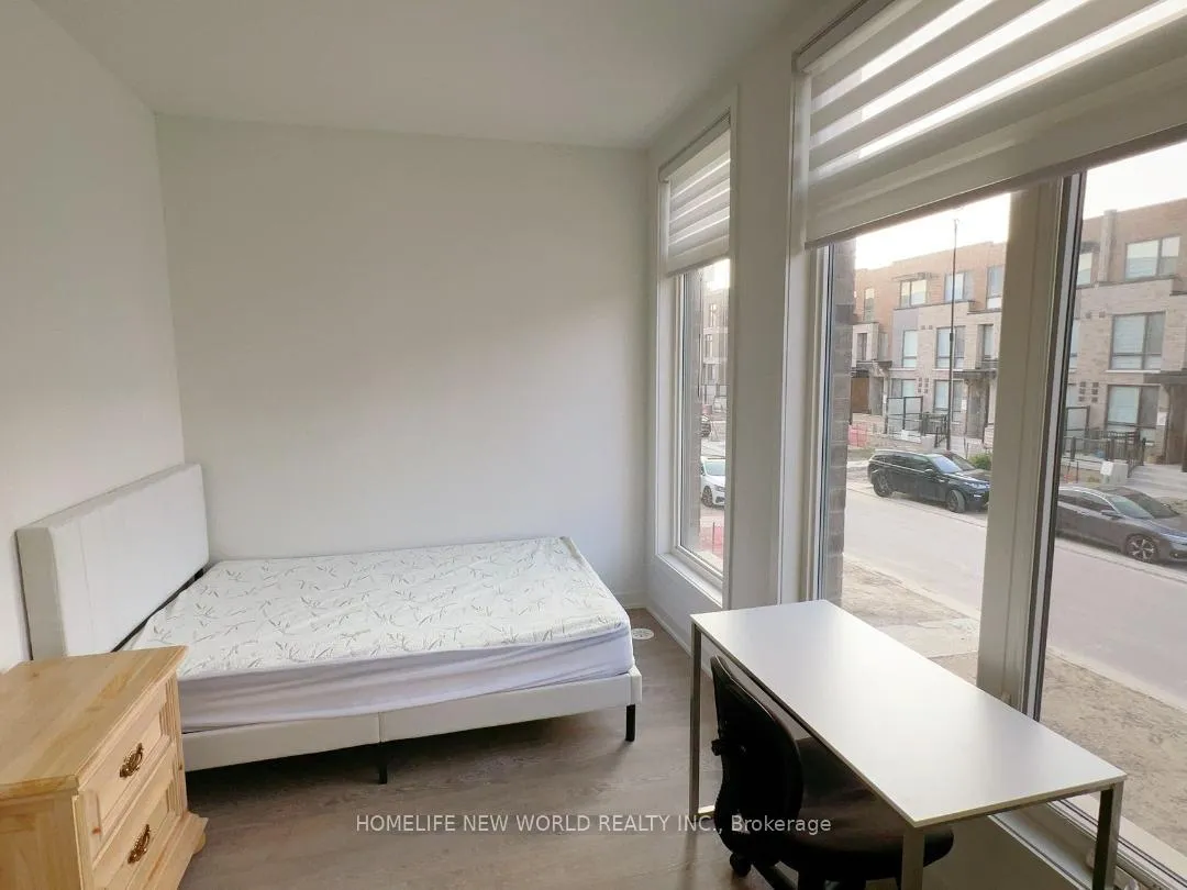 Photo 9 of 72 Hooyo Terr, Toronto, Englemount-Lawrence — HOMEH