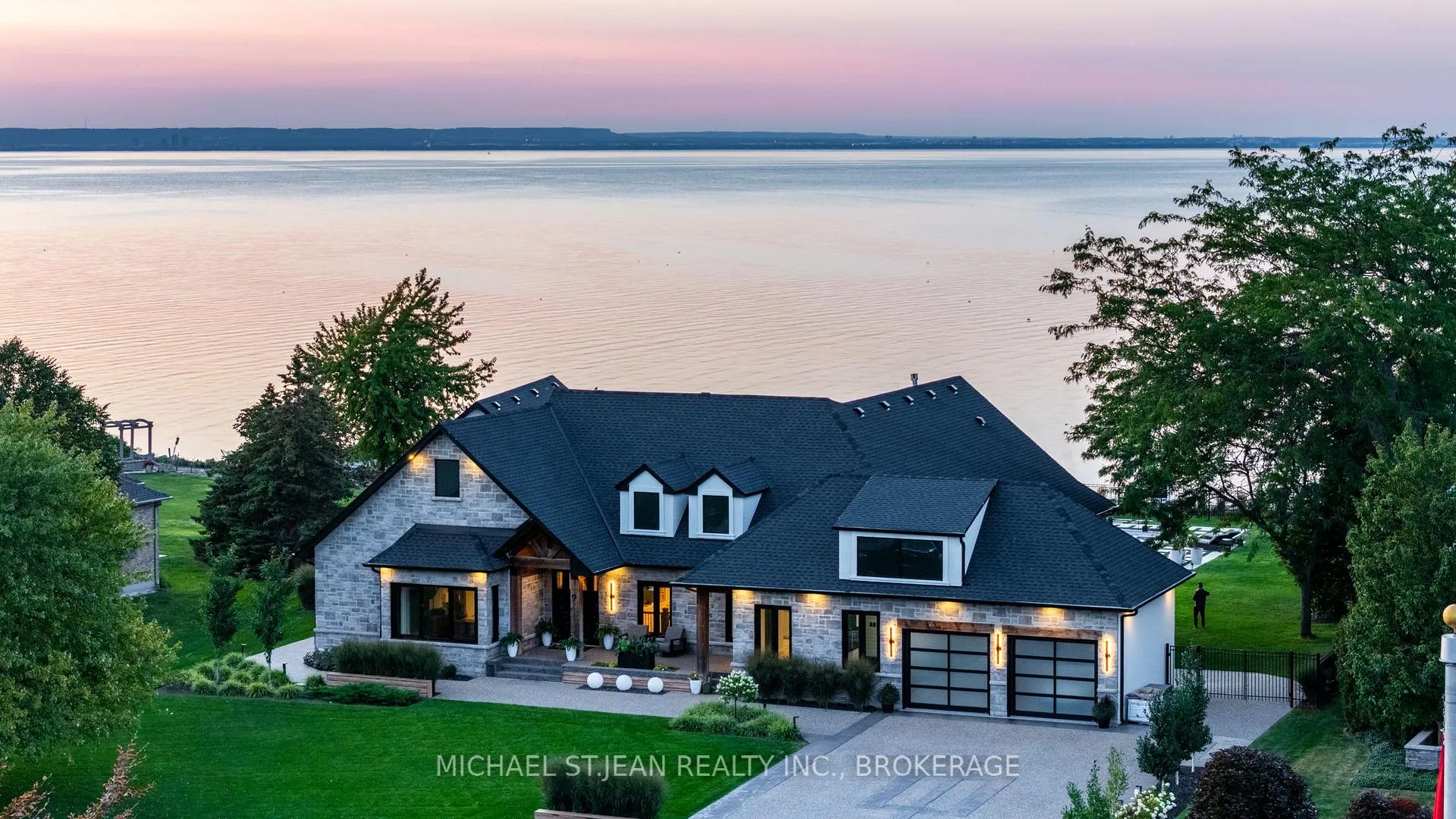 Photo 1 of 9 Lochside Drive, Hamilton, Stoney Creek — HOMEH