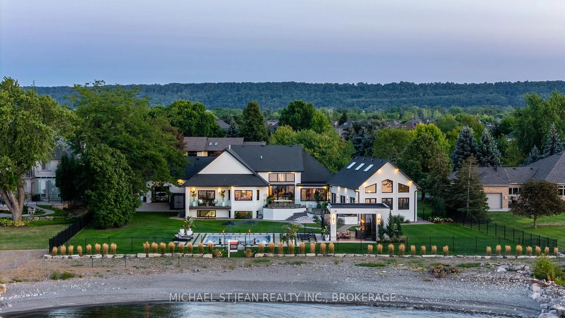 Photo 6 of 9 Lochside Drive, Hamilton, Stoney Creek — HOMEH
