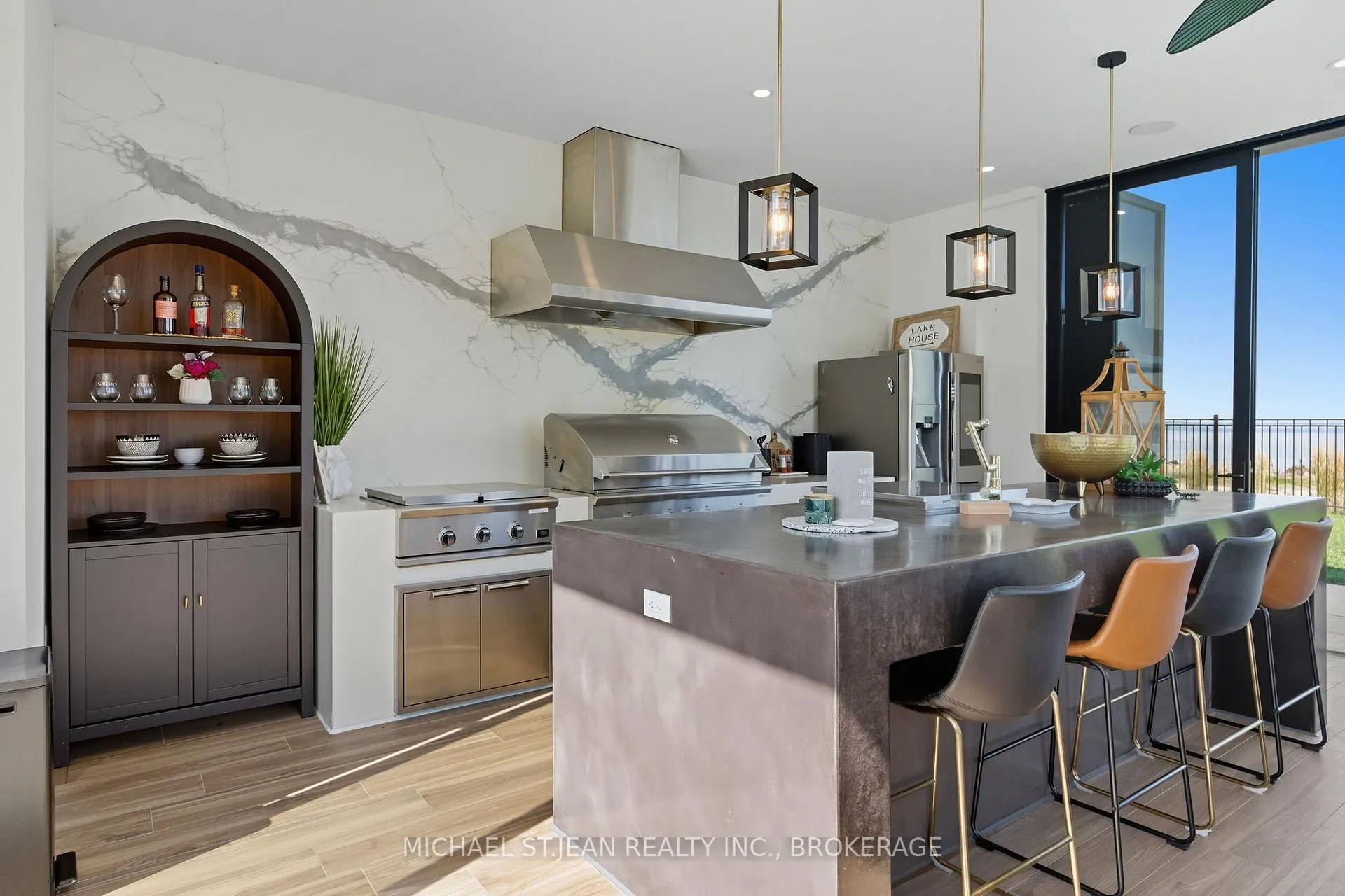 Photo 11 of 9 Lochside Drive, Hamilton, Stoney Creek — HOMEH