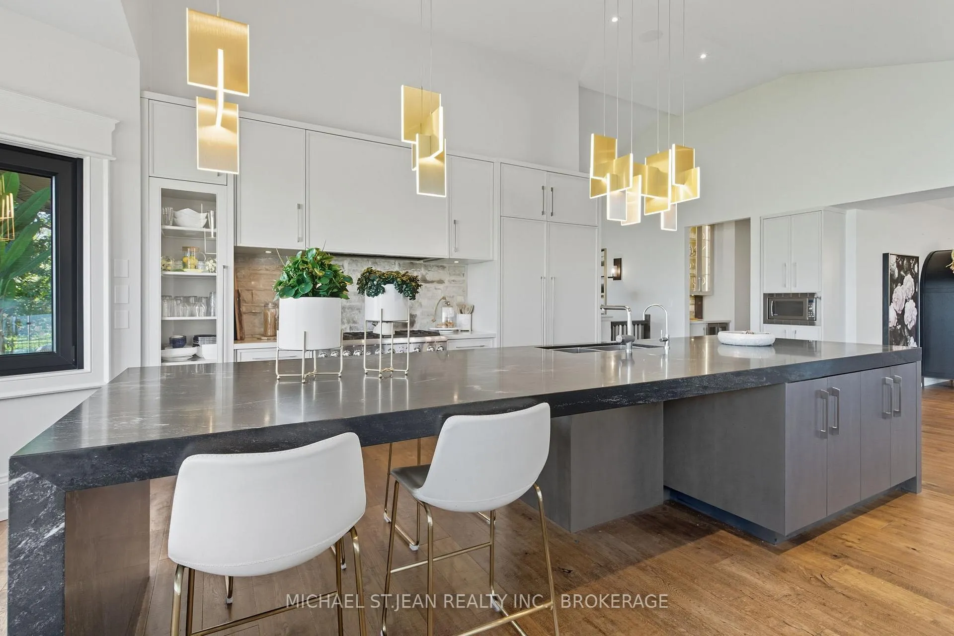 Photo 14 of 9 Lochside Drive, Hamilton, Stoney Creek — HOMEH