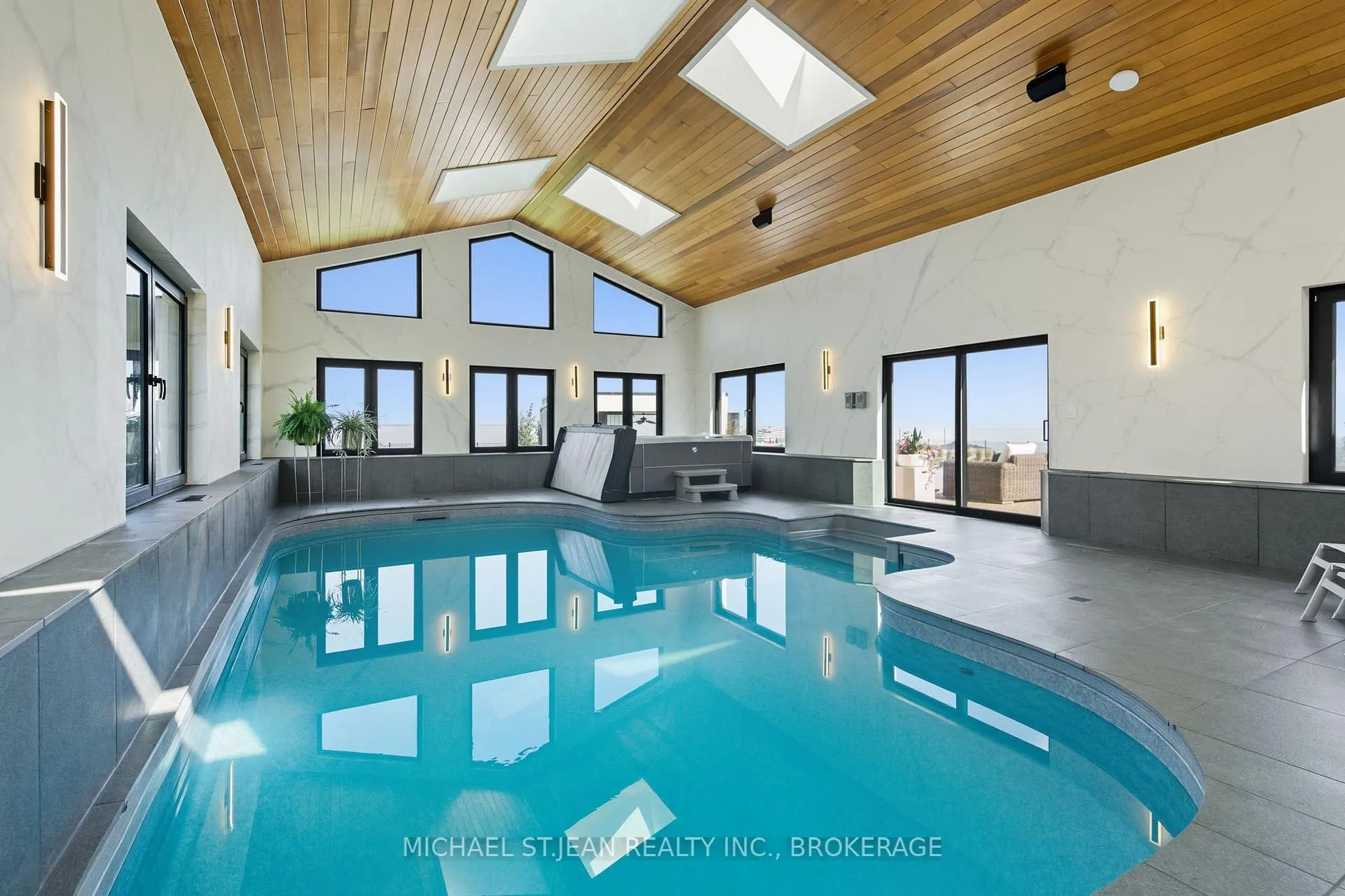 Photo 33 of 9 Lochside Drive, Hamilton, Stoney Creek — HOMEH