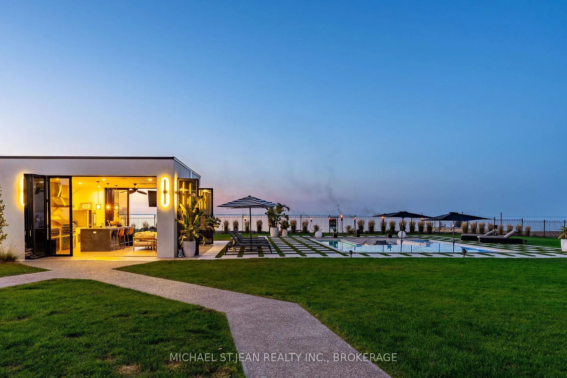 Photo 49 of 9 Lochside Drive, Hamilton, Stoney Creek — HOMEH