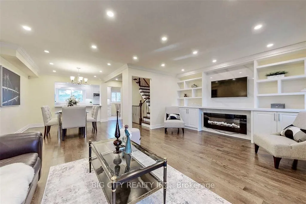 Photo 1 of 7 Woodglen Way, Markham, Unionville — HOMEH