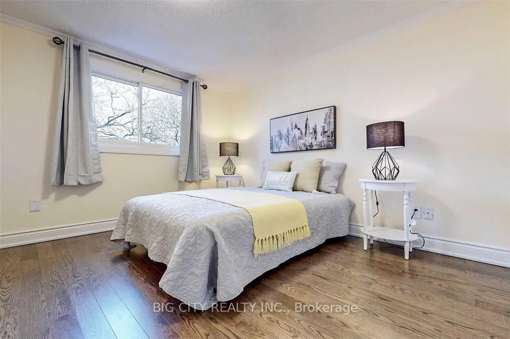 Photo 3 of 7 Woodglen Way, Markham, Unionville — HOMEH