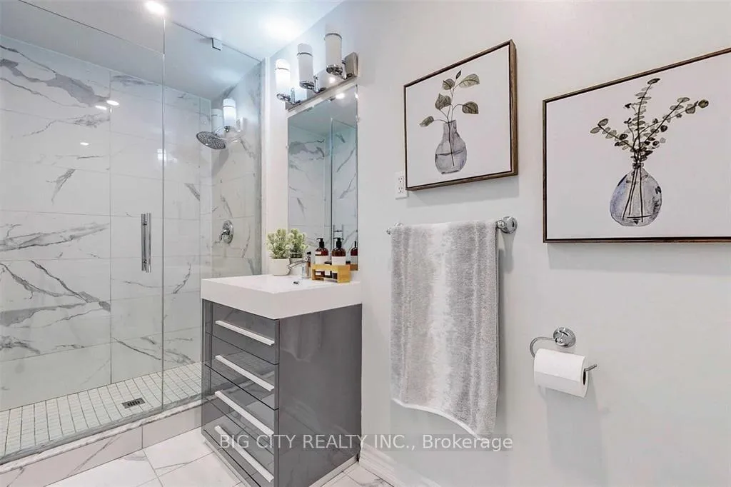 Photo 7 of 7 Woodglen Way, Markham, Unionville — HOMEH