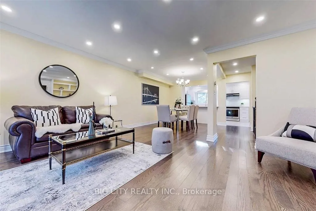 Photo 10 of 7 Woodglen Way, Markham, Unionville — HOMEH
