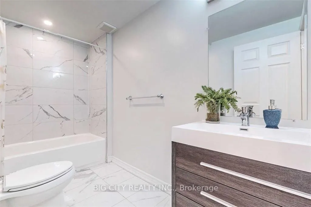 Photo 11 of 7 Woodglen Way, Markham, Unionville — HOMEH