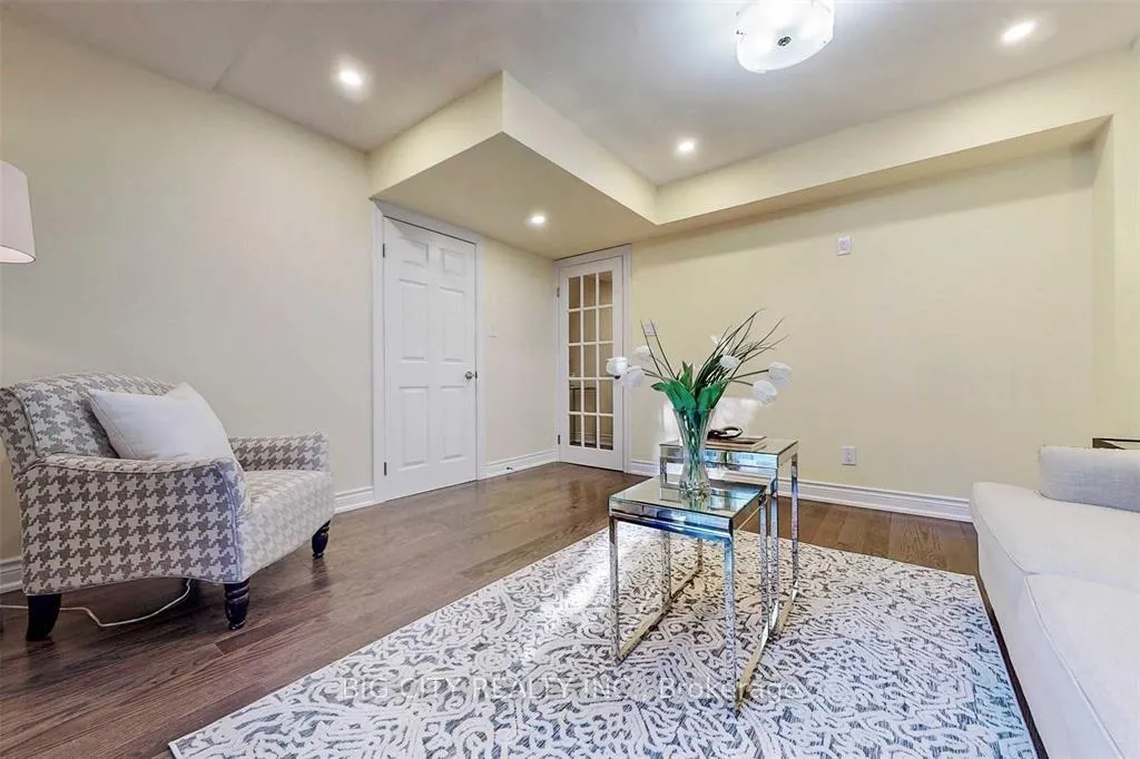Photo 12 of 7 Woodglen Way, Markham, Unionville — HOMEH