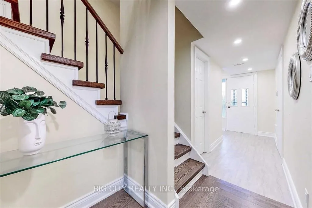 Photo 13 of 7 Woodglen Way, Markham, Unionville — HOMEH