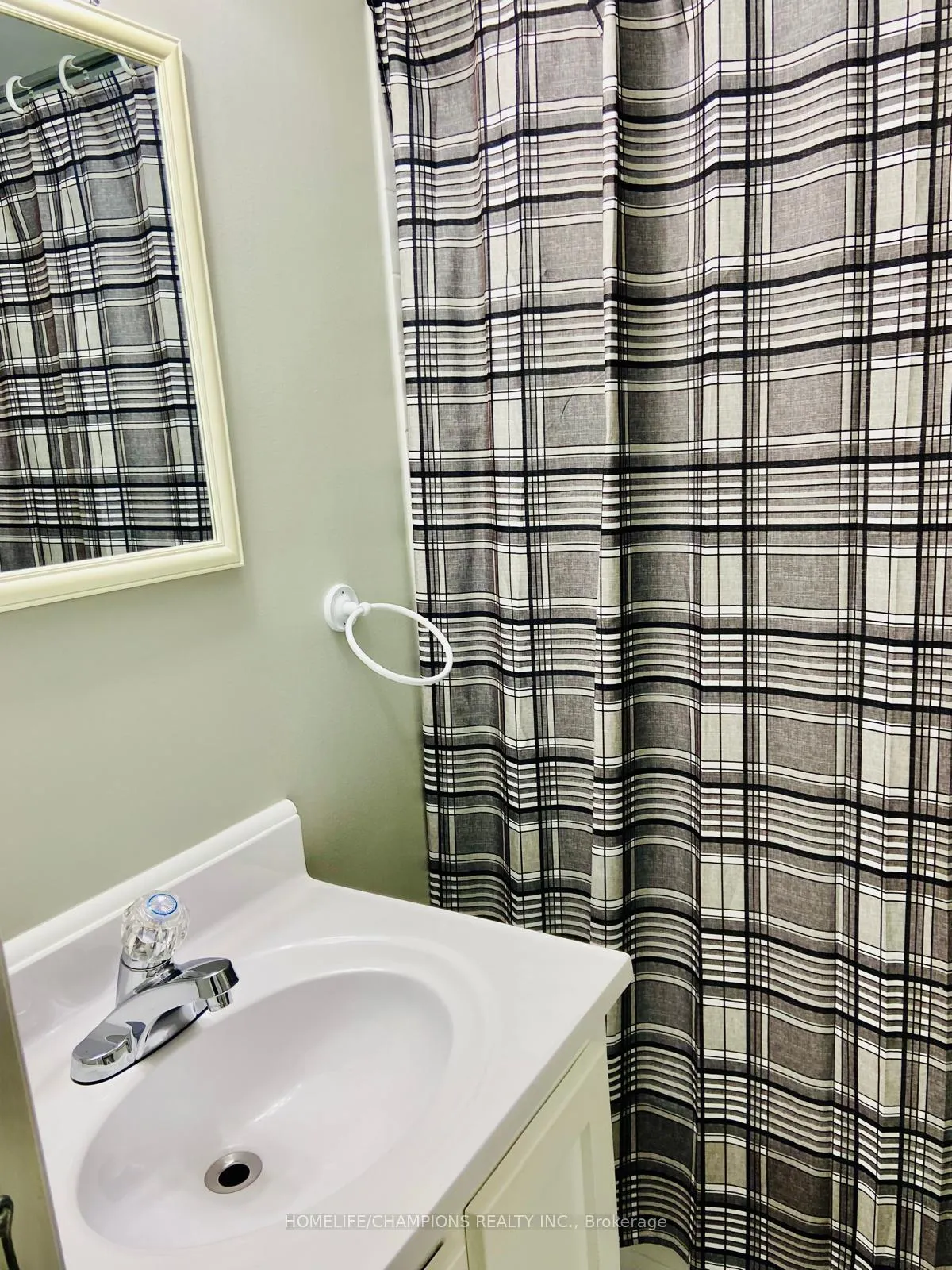 Photo 4 of 44 Plumridge Circle, Ajax, South East — HOMEH