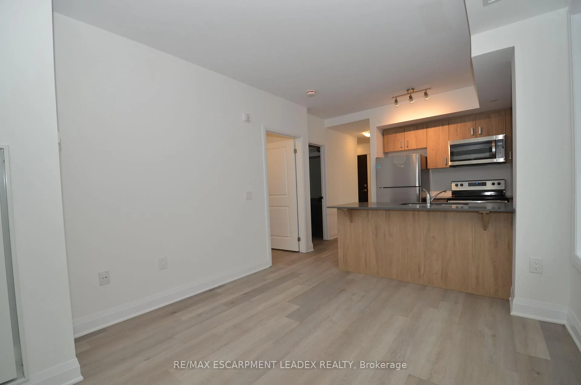 Photo 4 of Unit 205, 1936 Rymal Road E, Hamilton, Stoney Creek Mountain — HOMEH