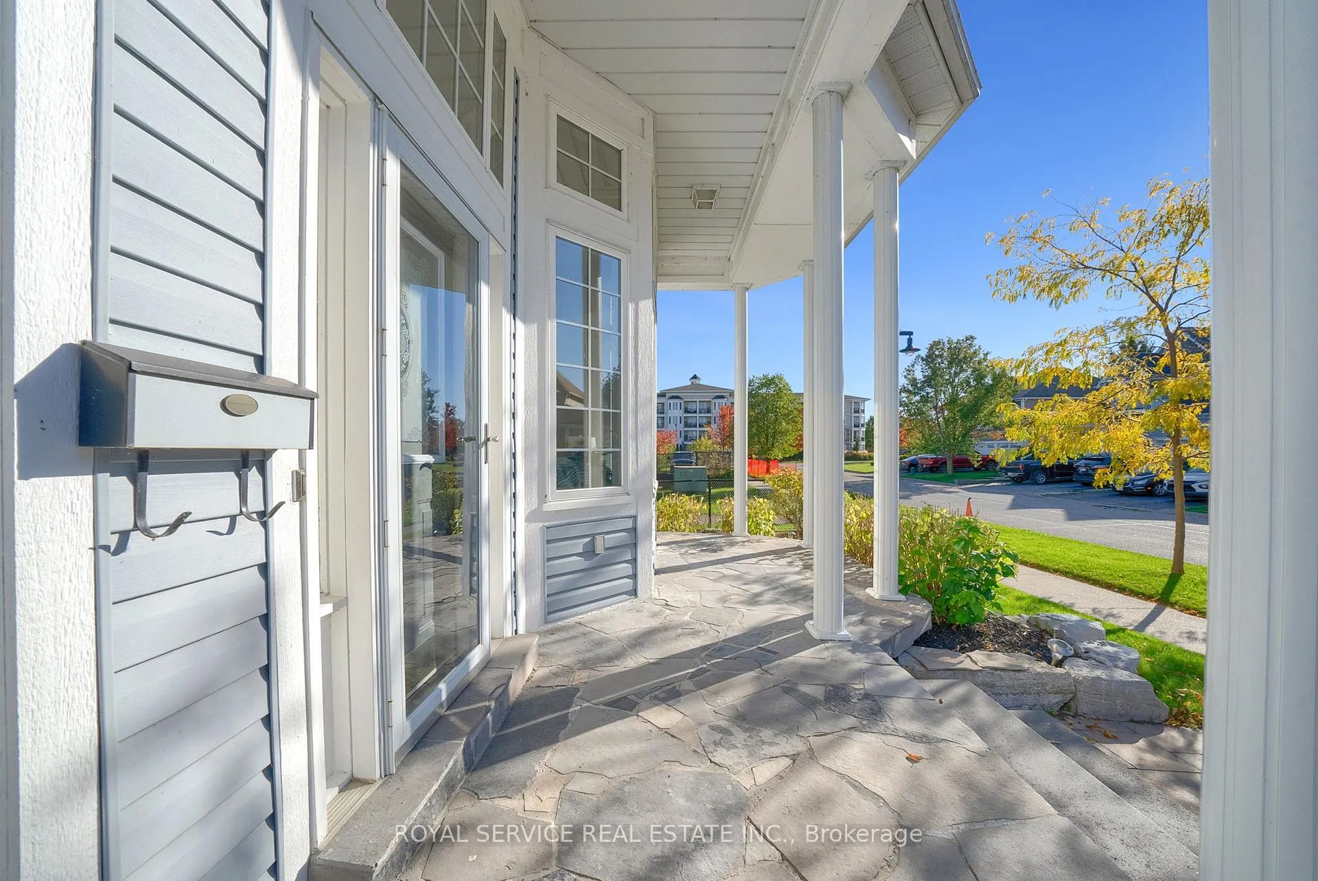 Photo 2 of 86 Carveth Crescent, Clarington, Newcastle — HOMEH