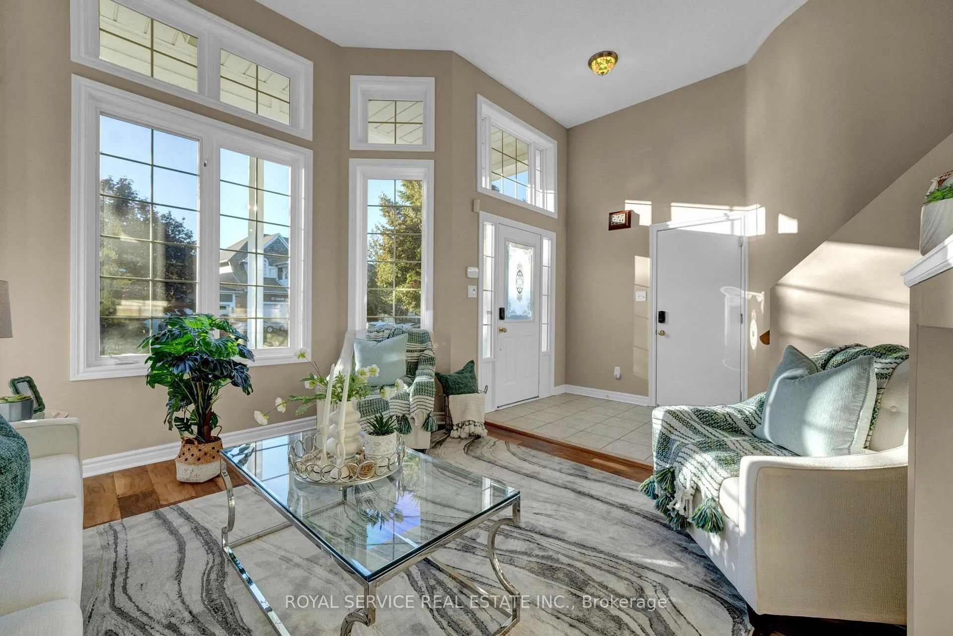 Photo 3 of 86 Carveth Crescent, Clarington, Newcastle — HOMEH