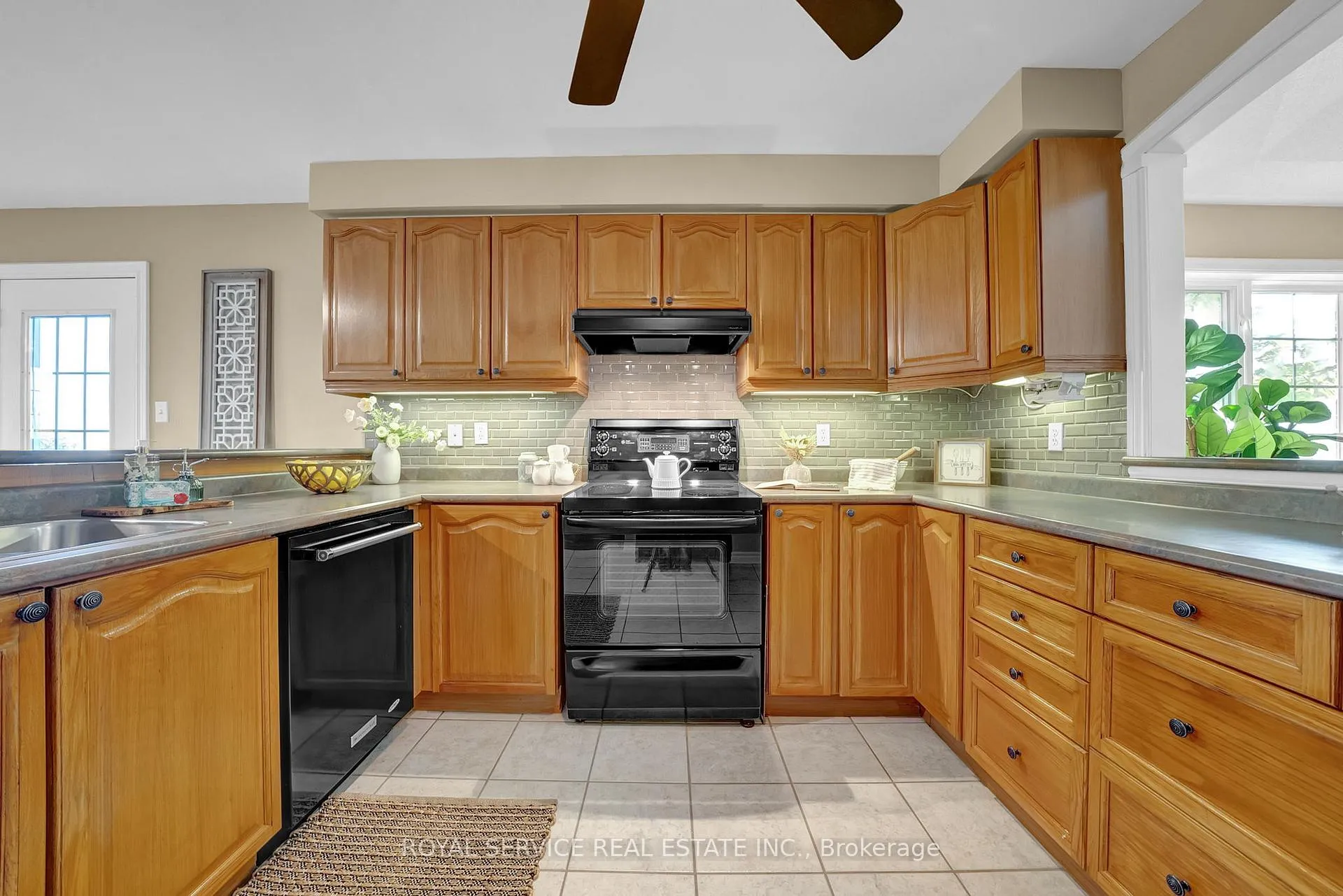 Photo 14 of 86 Carveth Crescent, Clarington, Newcastle — HOMEH