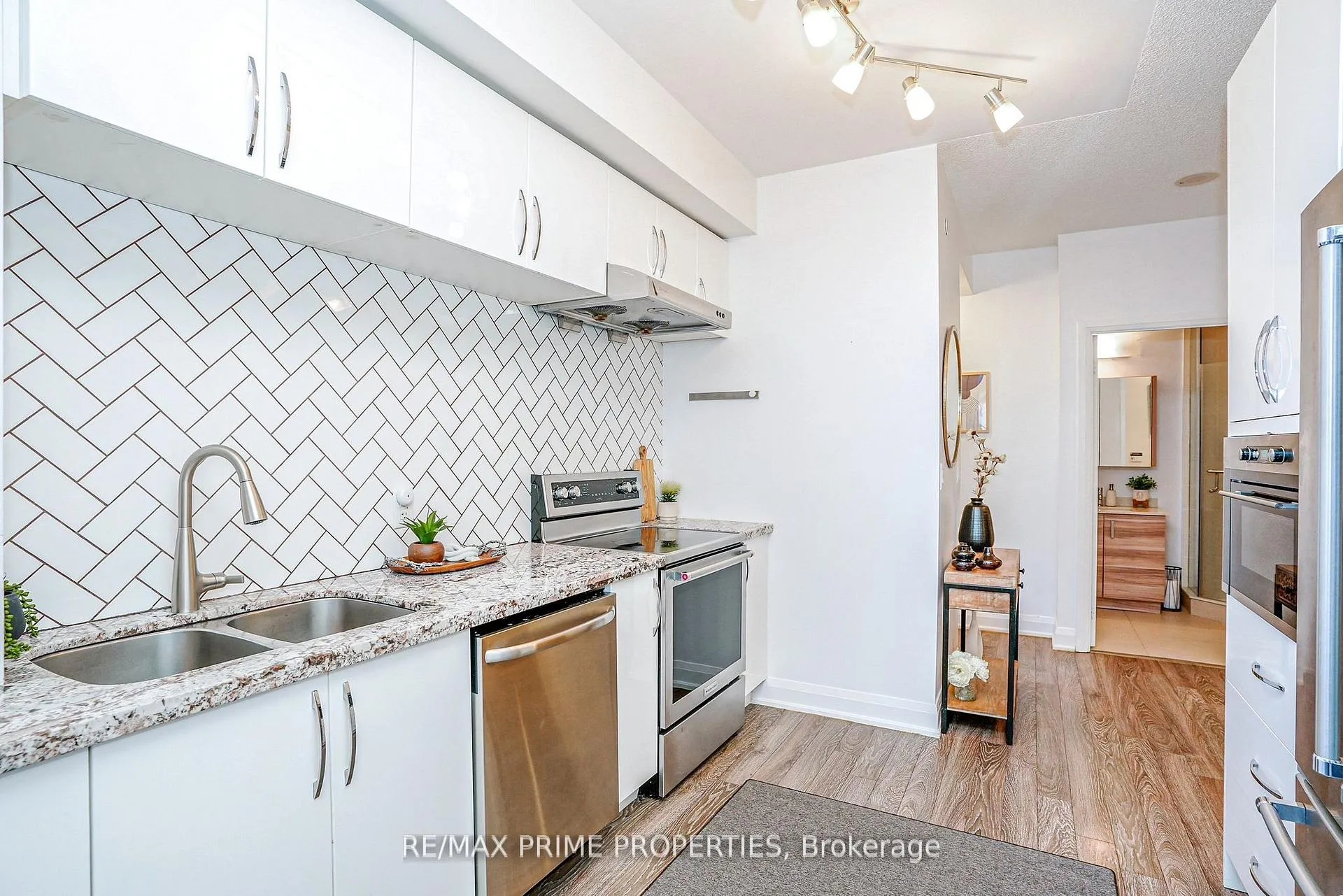 Photo 13 of Unit 510, 8228 Birchmount Road, Markham, Unionville — HOMEH