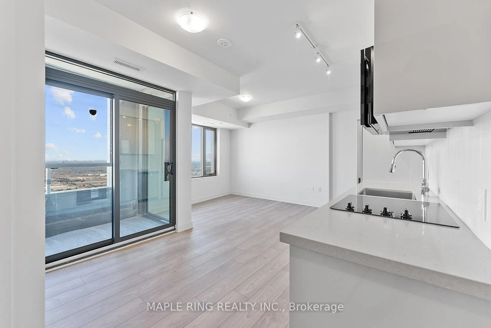 Photo 3 of Unit 5604, 2920 Highway 7 Road, Vaughan, Concord — HOMEH