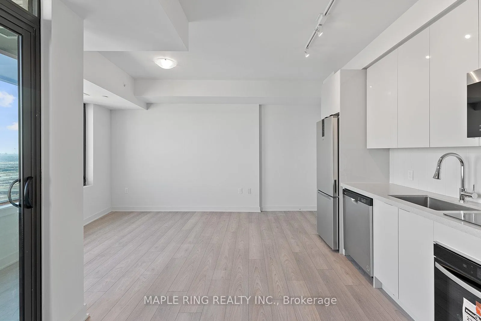 Photo 5 of Unit 5604, 2920 Highway 7 Road, Vaughan, Concord — HOMEH