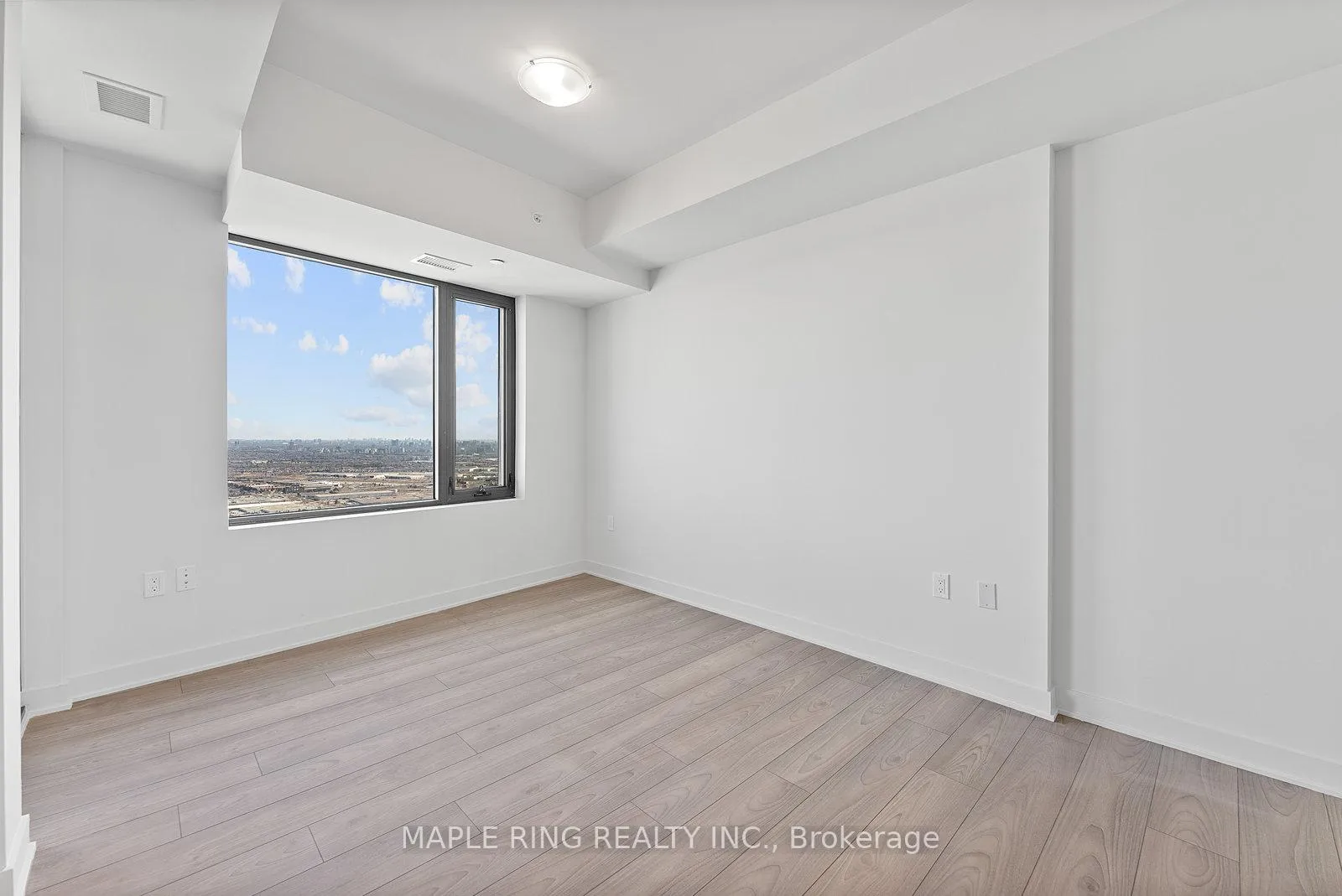 Photo 6 of Unit 5604, 2920 Highway 7 Road, Vaughan, Concord — HOMEH