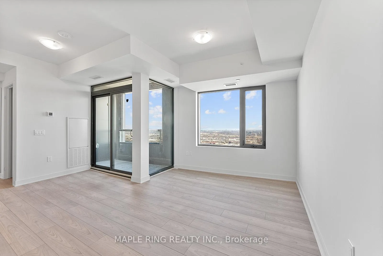 Photo 7 of Unit 5604, 2920 Highway 7 Road, Vaughan, Concord — HOMEH