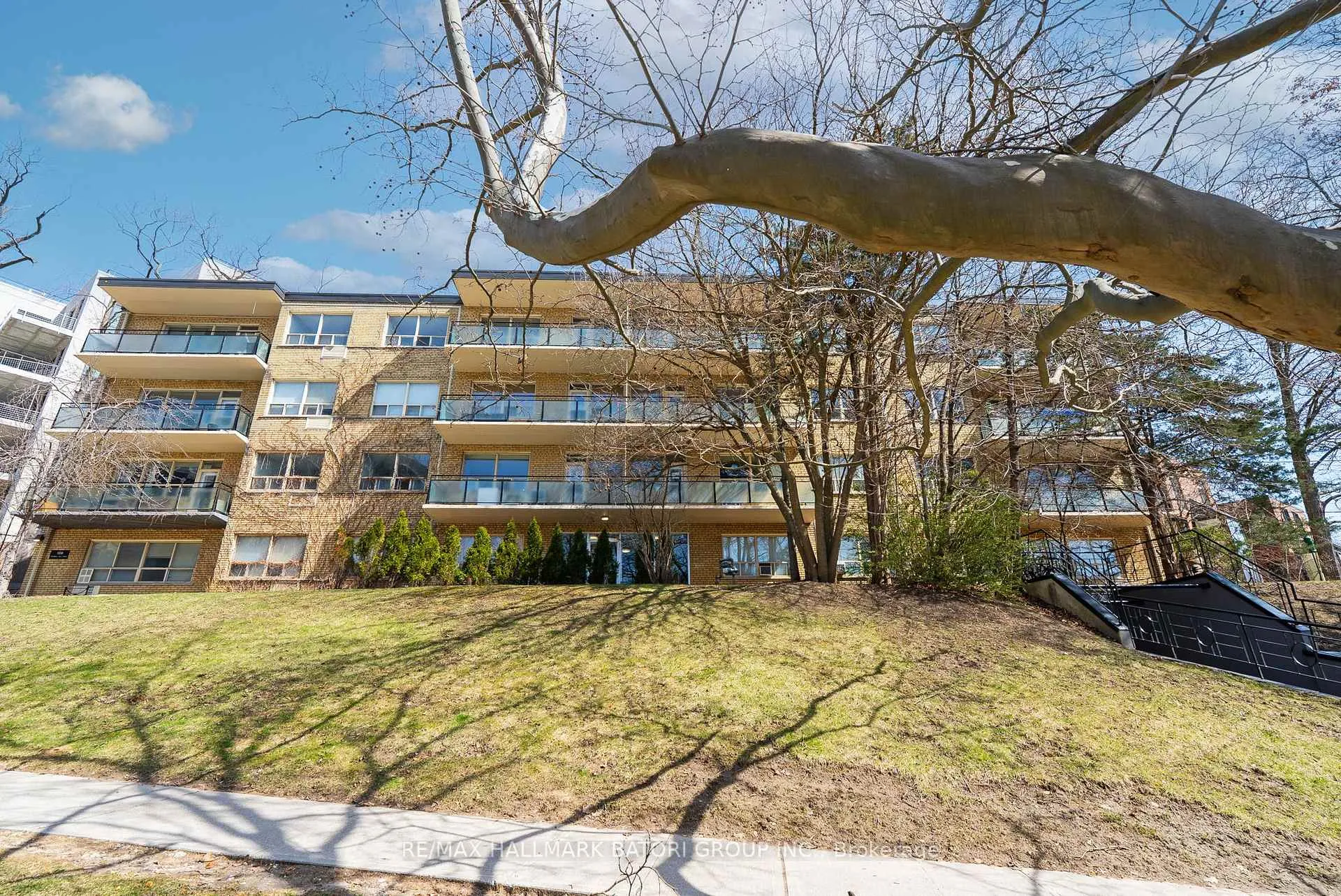 Front of Unit 403, 159 Russell Hill Road