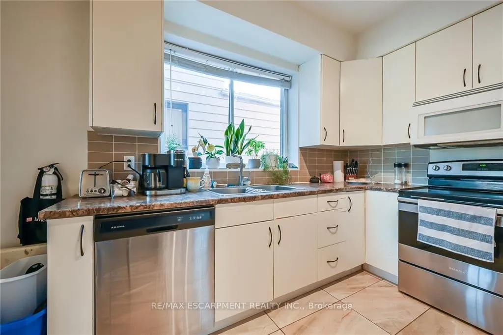 Photo 3 of 159 Wentworth Street N, Hamilton, Landsdale — HOMEH