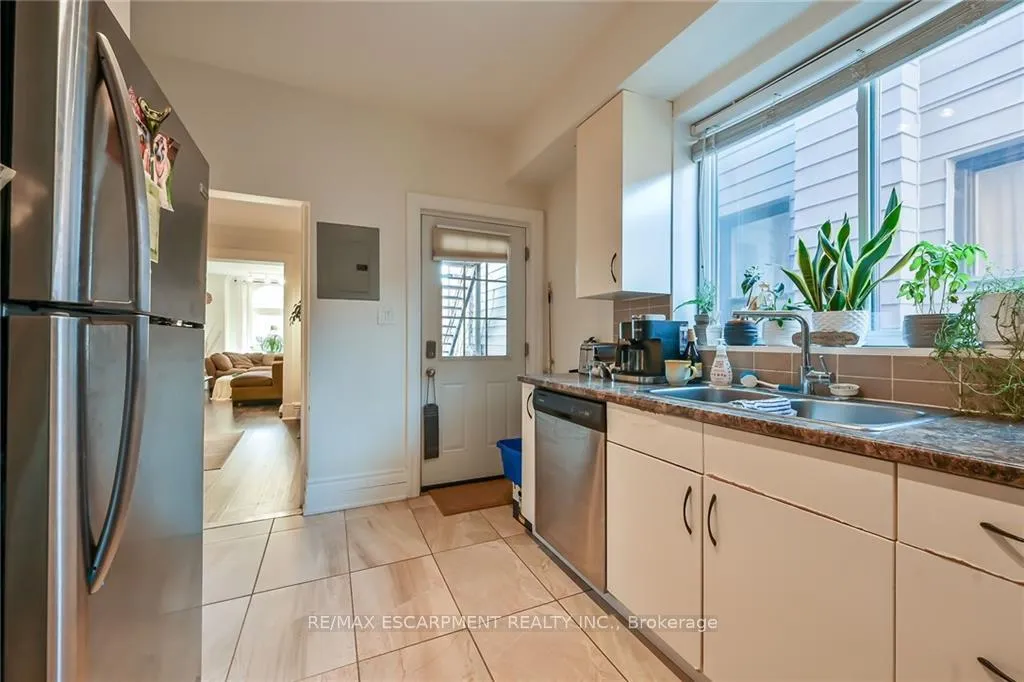 Photo 5 of 159 Wentworth Street N, Hamilton, Landsdale — HOMEH