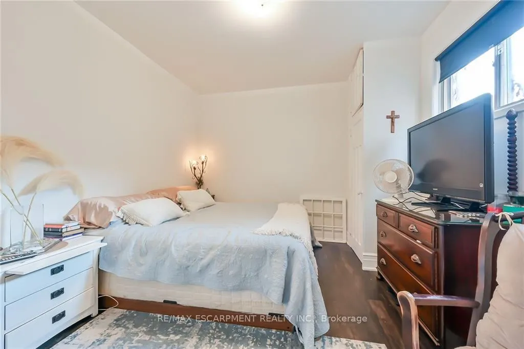 Photo 11 of 159 Wentworth Street N, Hamilton, Landsdale — HOMEH