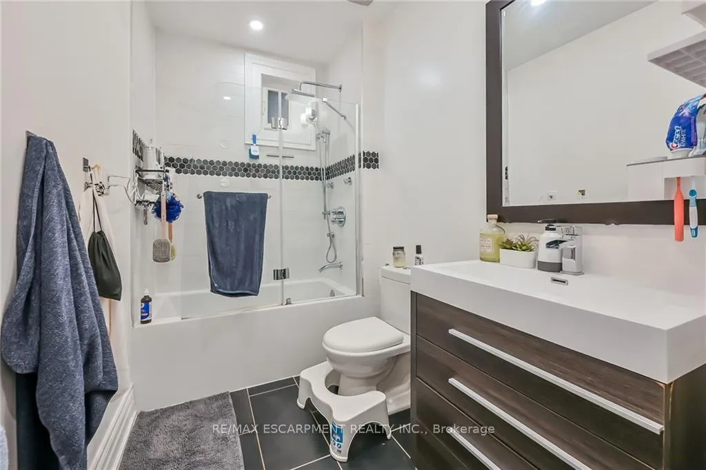 Photo 21 of 159 Wentworth Street N, Hamilton, Landsdale — HOMEH