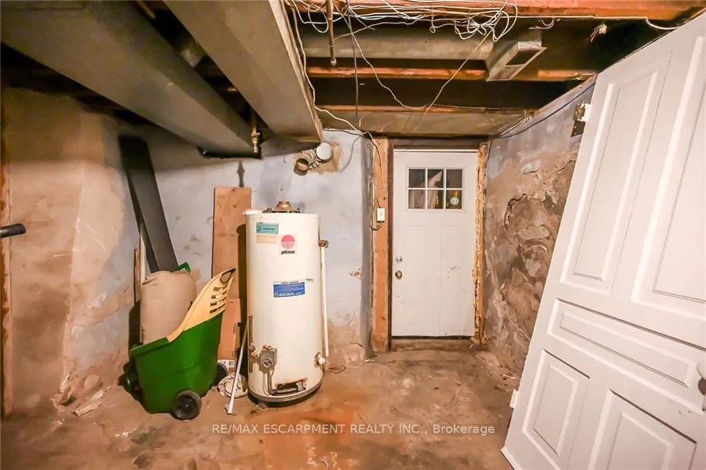 Photo 32 of 159 Wentworth Street N, Hamilton, Landsdale — HOMEH