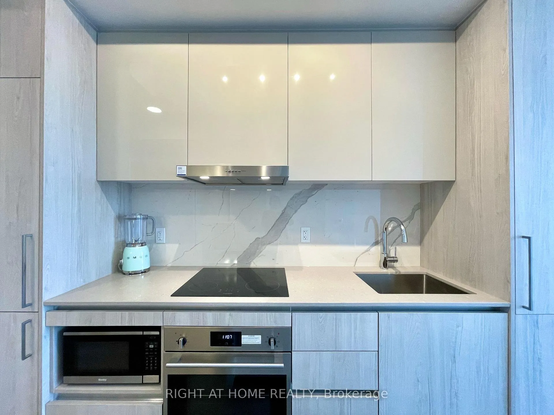 Photo 4 of Unit 1207, 225 Commerce Street, Vaughan, Vaughan Corporate Centre — HOMEH