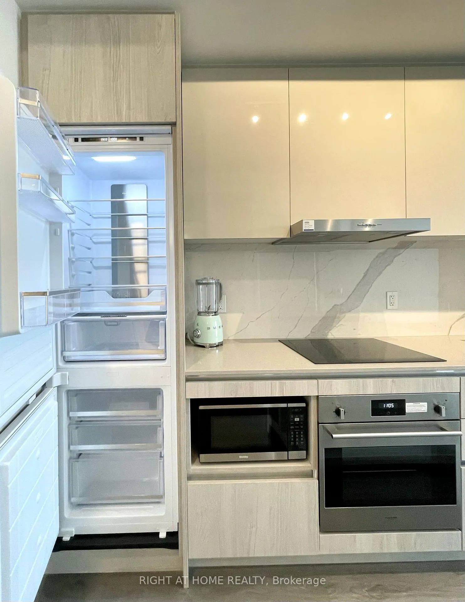 Photo 5 of Unit 1207, 225 Commerce Street, Vaughan, Vaughan Corporate Centre — HOMEH