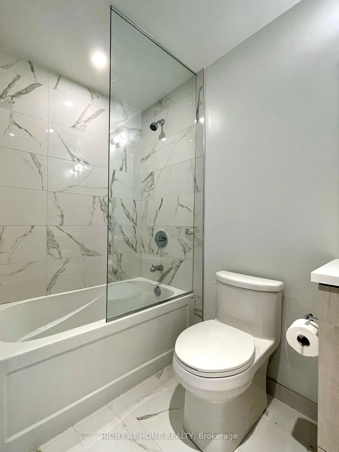 Photo 9 of Unit 1207, 225 Commerce Street, Vaughan, Vaughan Corporate Centre — HOMEH