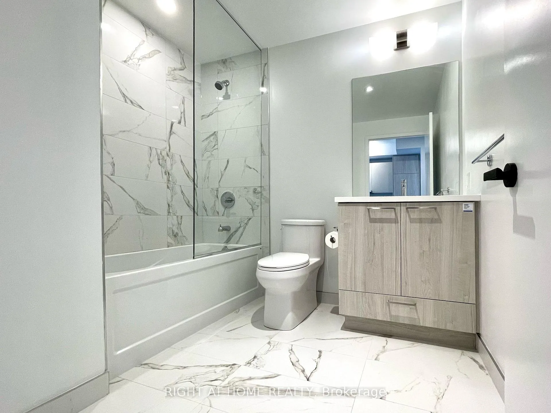 Photo 10 of Unit 1207, 225 Commerce Street, Vaughan, Vaughan Corporate Centre — HOMEH