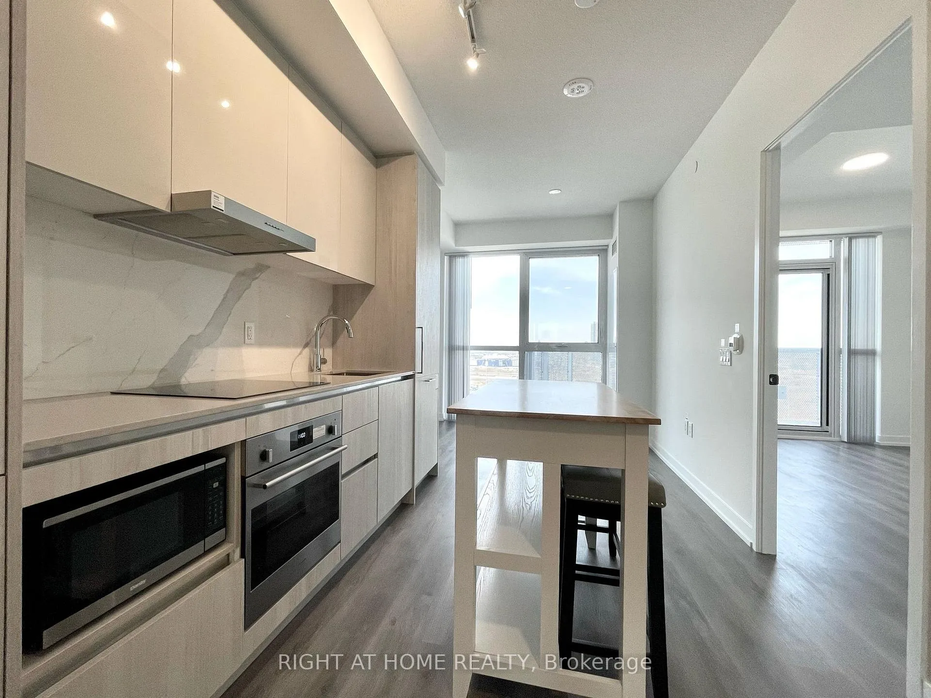 Photo 11 of Unit 1207, 225 Commerce Street, Vaughan, Vaughan Corporate Centre — HOMEH