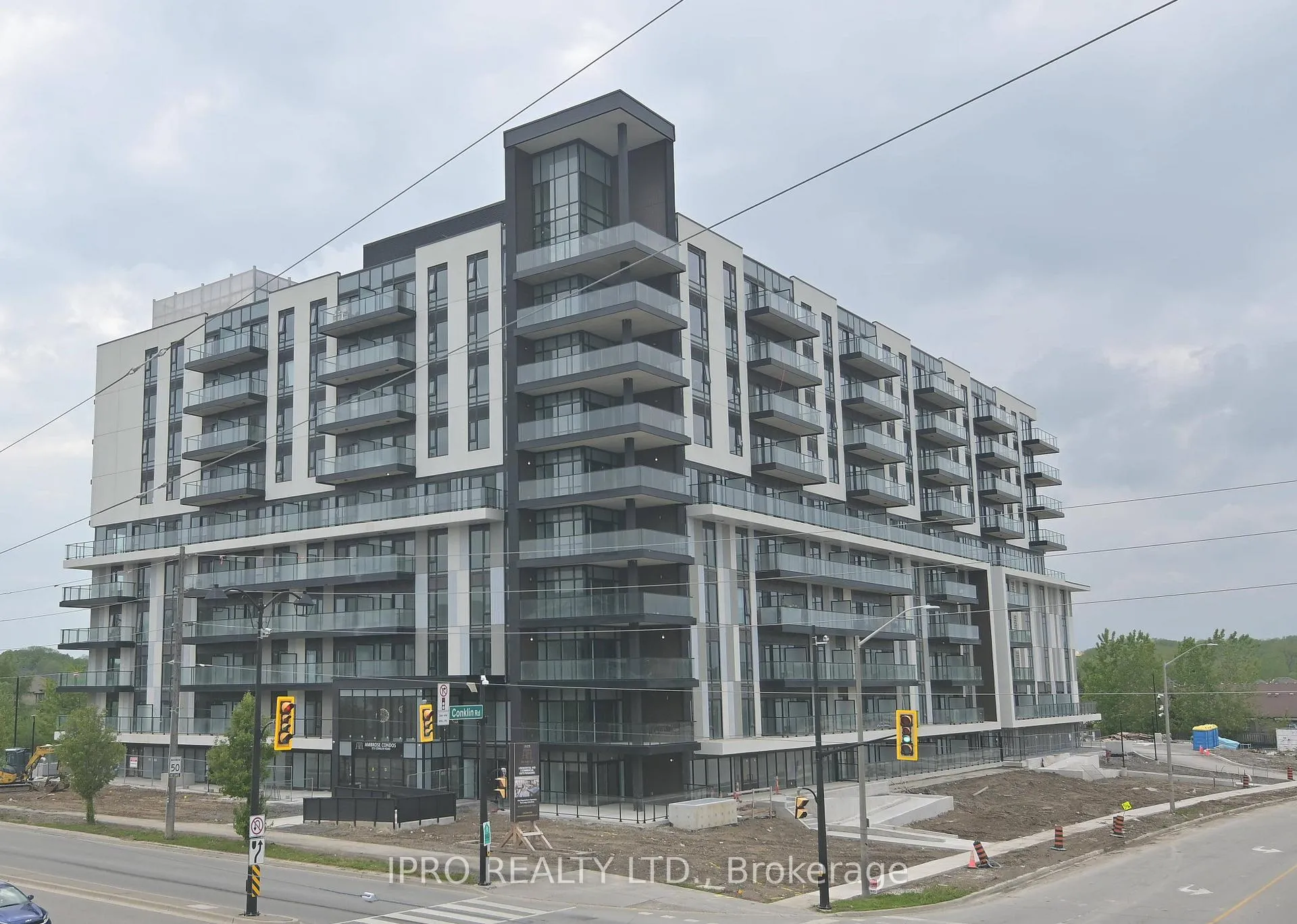 Front of Unit 724, 575 Conklin Road