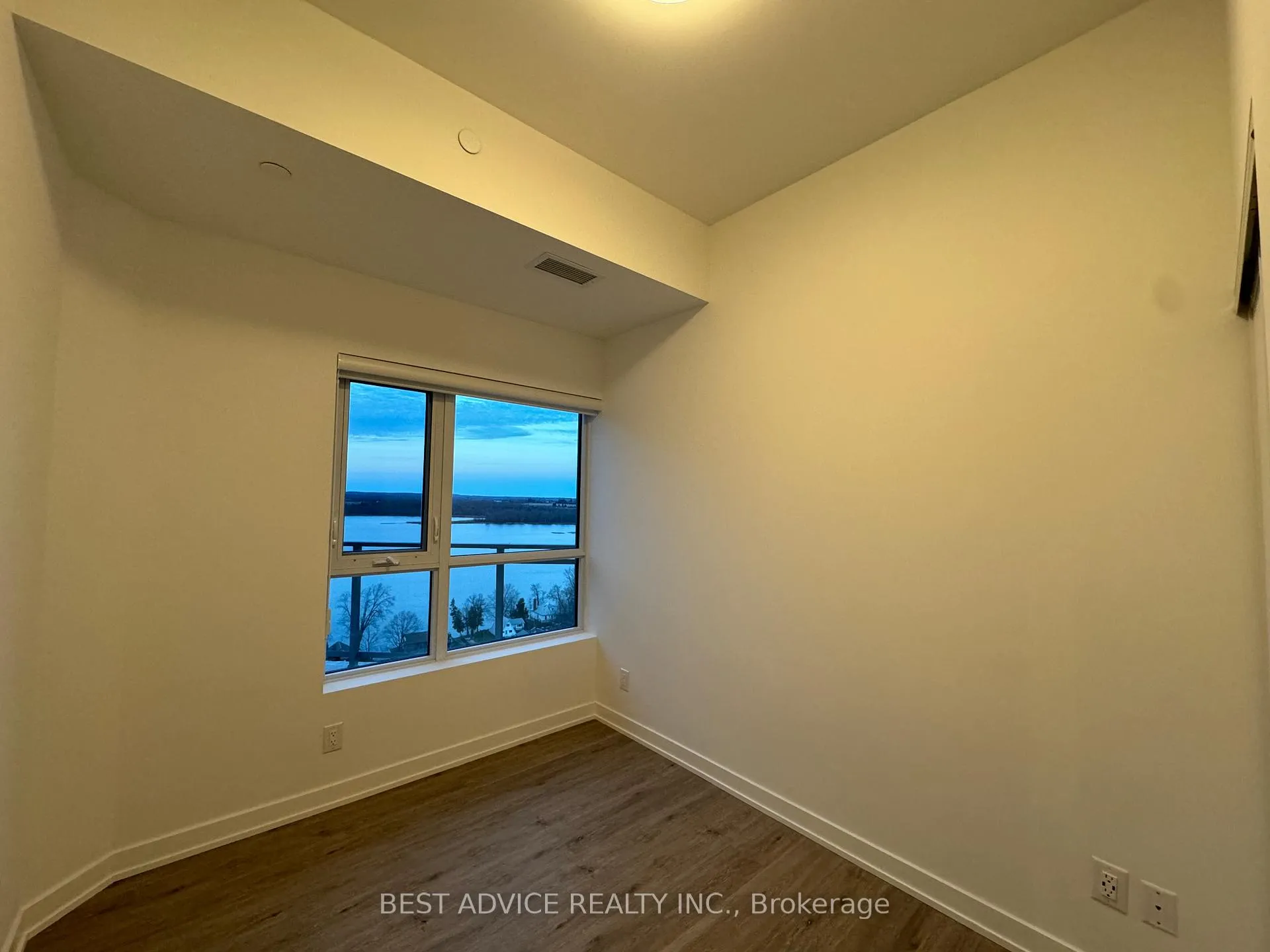 Photo 5 of Unit 1207, 56 Lakeside Terrace, Barrie, Little Lake — HOMEH