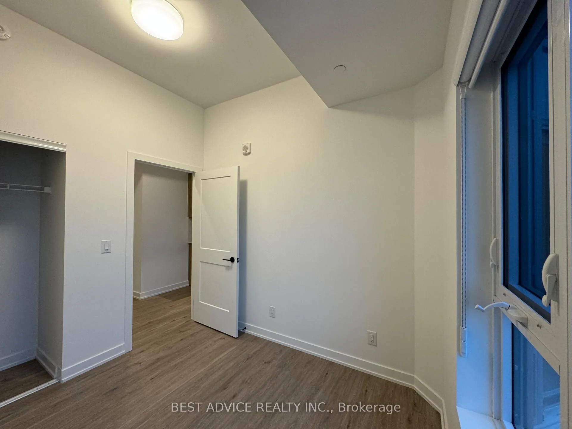 Photo 6 of Unit 1207, 56 Lakeside Terrace, Barrie, Little Lake — HOMEH