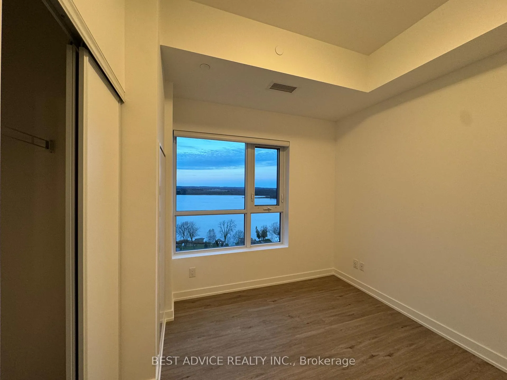 Photo 8 of Unit 1207, 56 Lakeside Terrace, Barrie, Little Lake — HOMEH