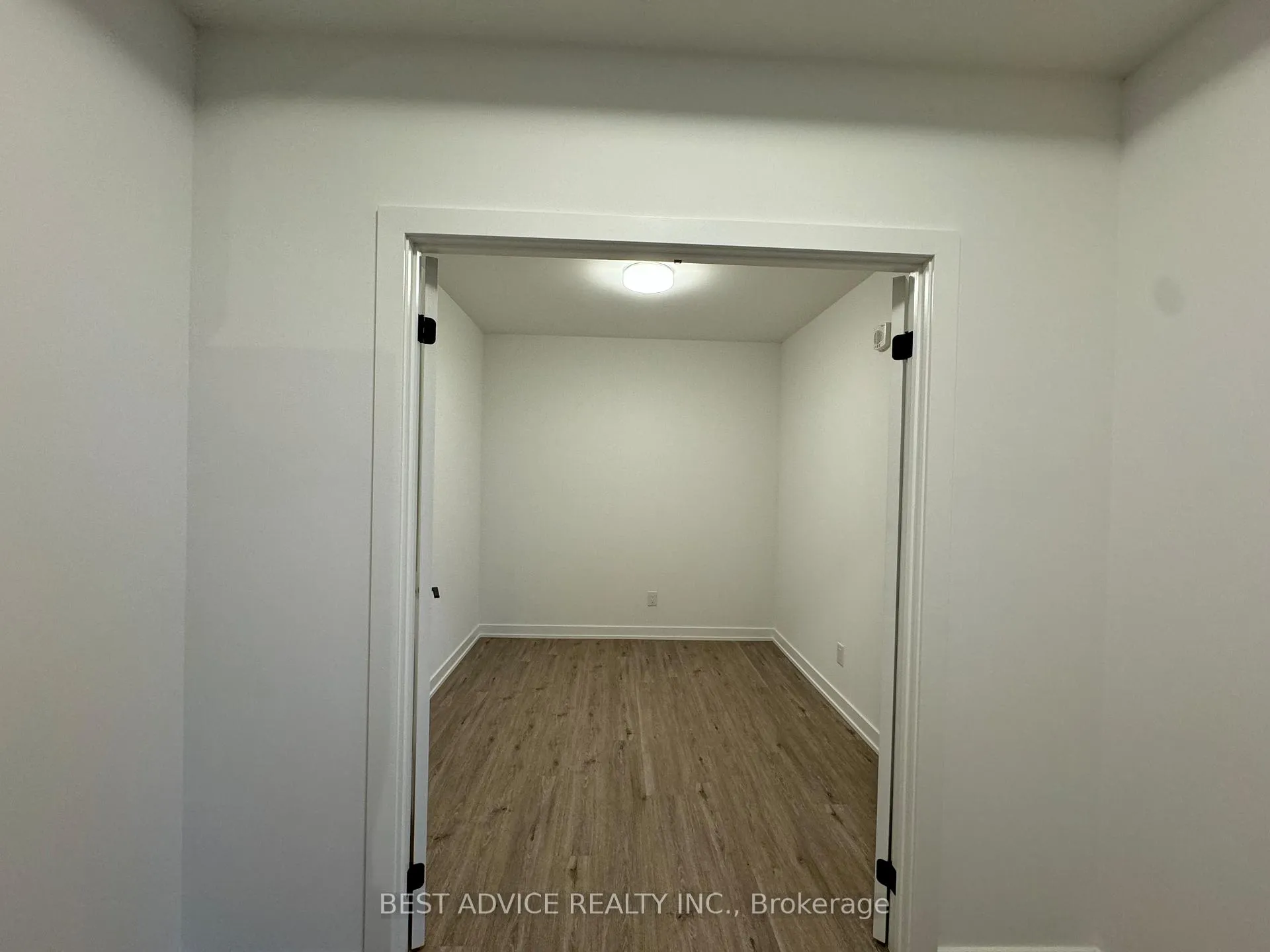 Photo 10 of Unit 1207, 56 Lakeside Terrace, Barrie, Little Lake — HOMEH
